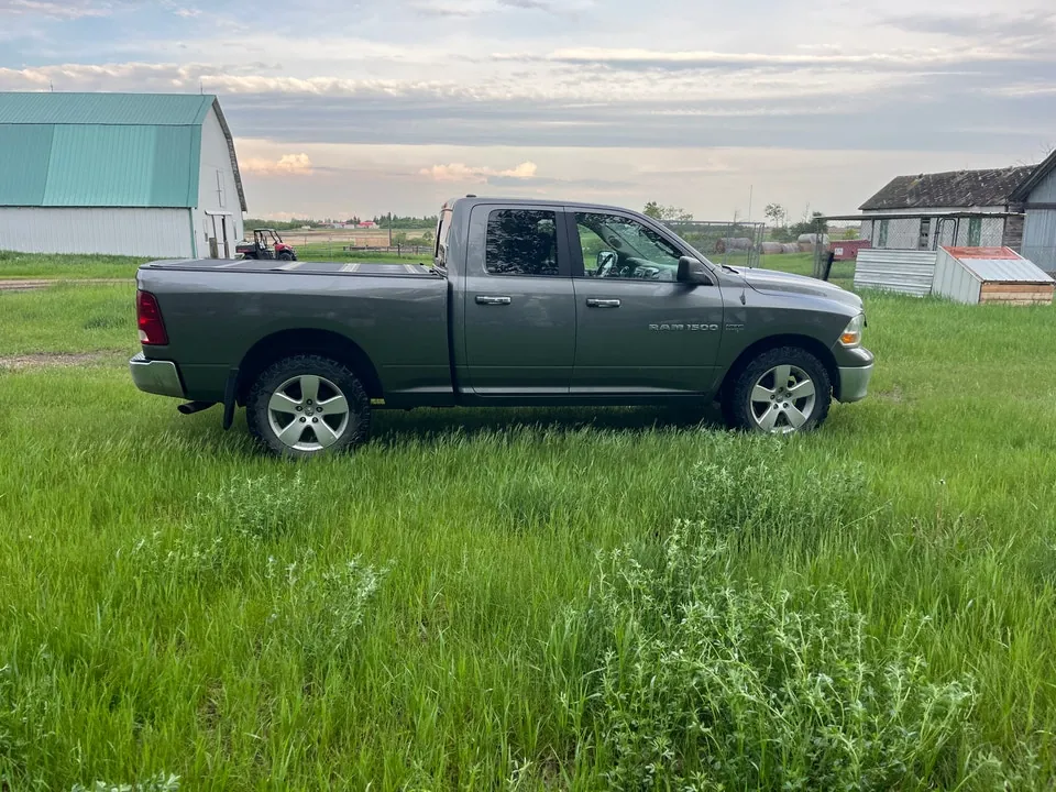 Ram 1500 2011 photo 2