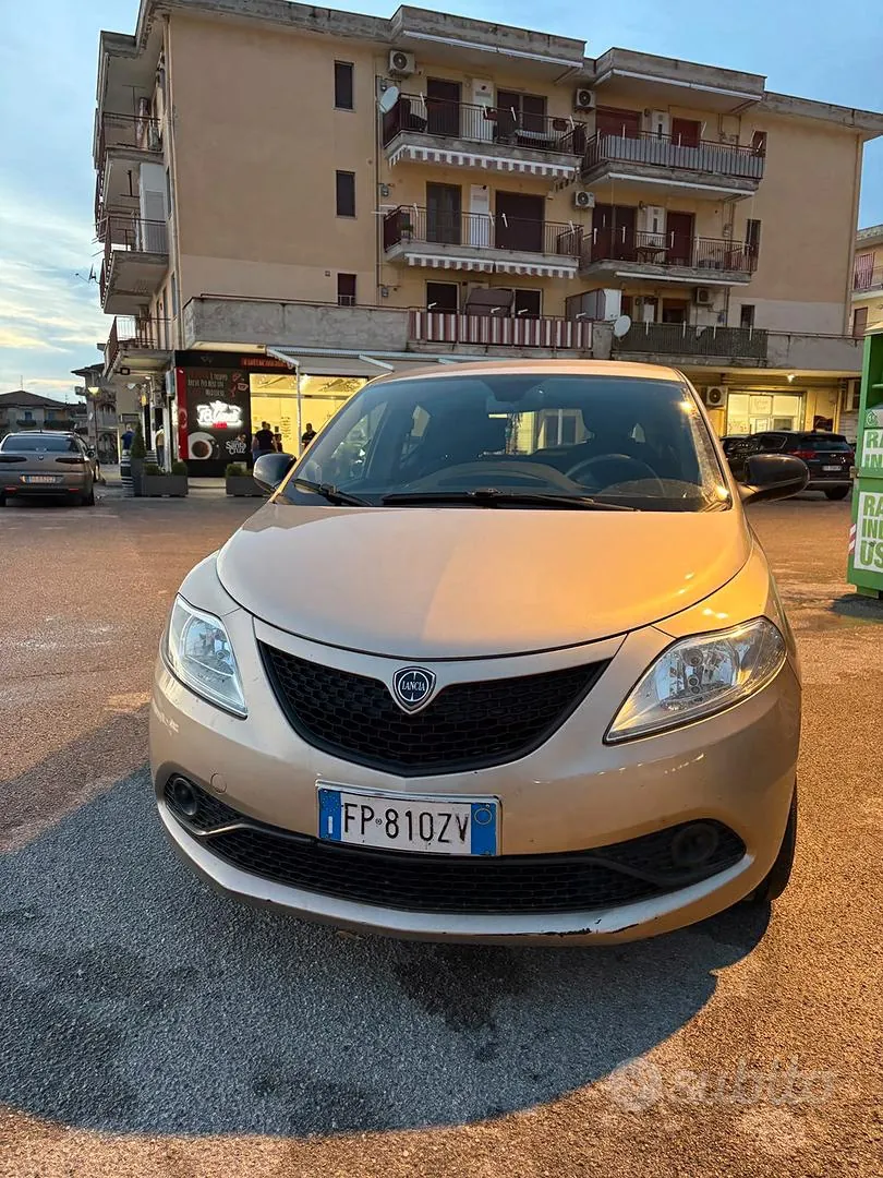 Lancia Ypsilon 2018 photo 2