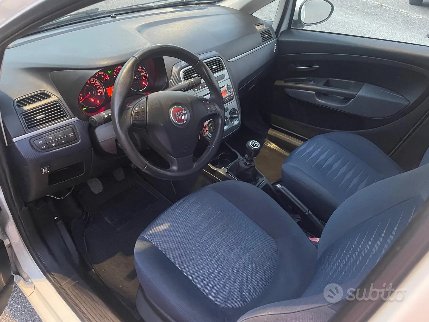 Fiat Grande Punto 2009 photo 2