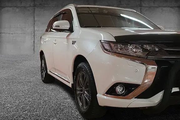 Mitsubishi Outlander 2018 photo 2