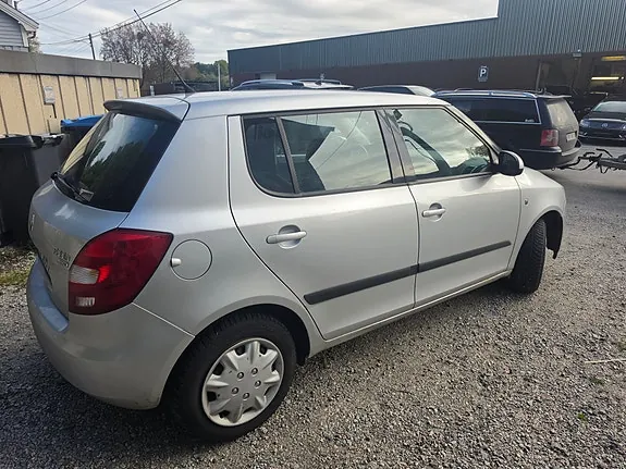 Skoda Fabia 2008 photo 3