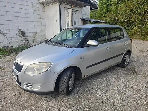 Skoda Fabia 2008 photo 2