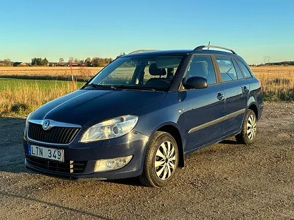 Skoda Fabia 2012 photo 3