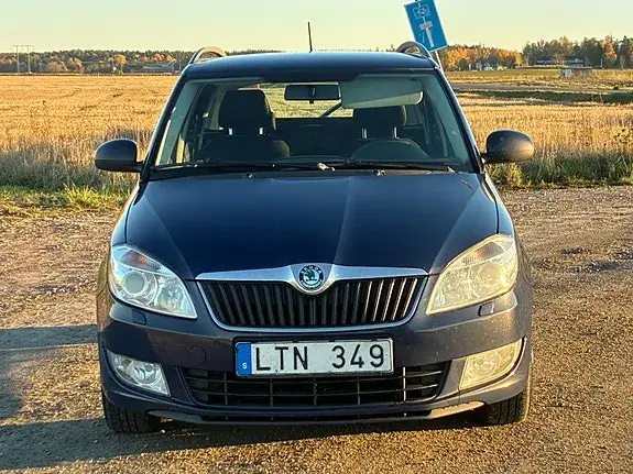 Skoda Fabia 2012 photo 2