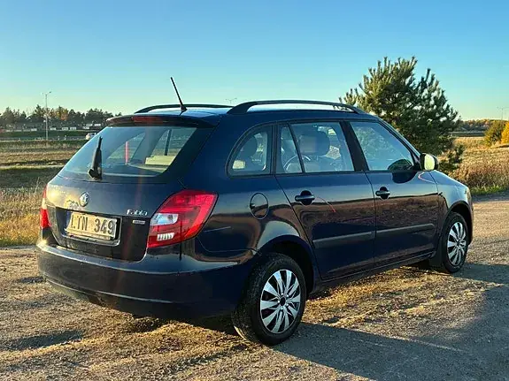 Skoda Fabia 2012 photo 5