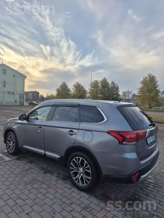 Mitsubishi Outlander 2017 photo 3