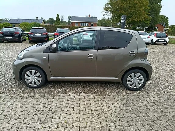 Toyota Aygo 2012 photo 3