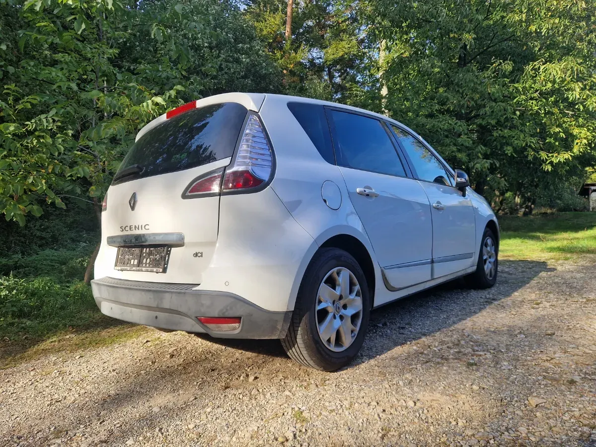 Renault Scenic 2014 photo 2