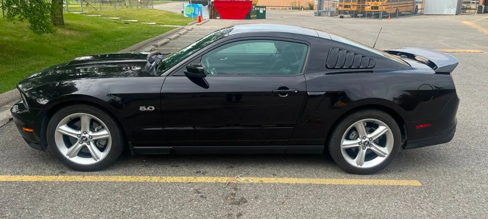 Ford Mustang 2012 photo 2