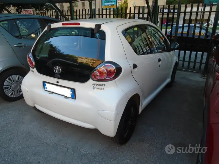 Toyota Aygo 2011 photo 2