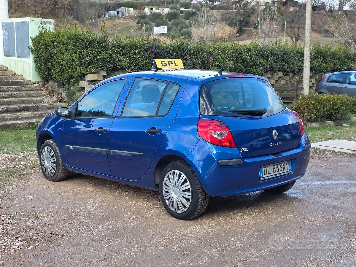 Renault Clio 2008 photo 4