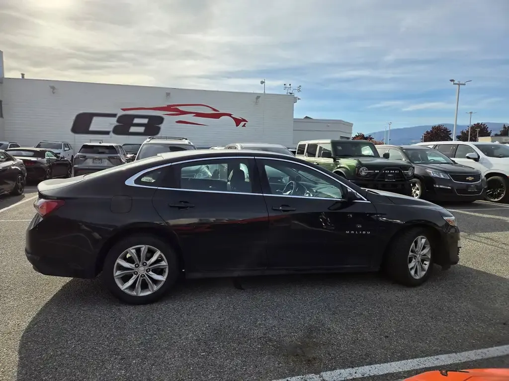 Chevrolet Malibu 2019 photo 2