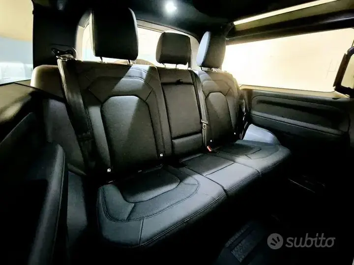Land Rover Defender 2025 photo 5