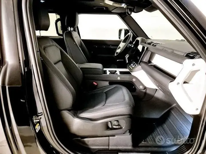 Land Rover Defender 2025 photo 3