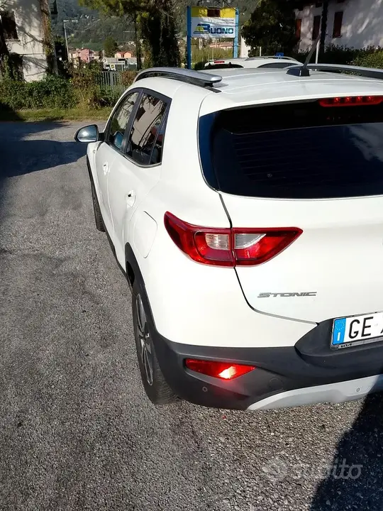 Kia Stonic 2021 photo 2