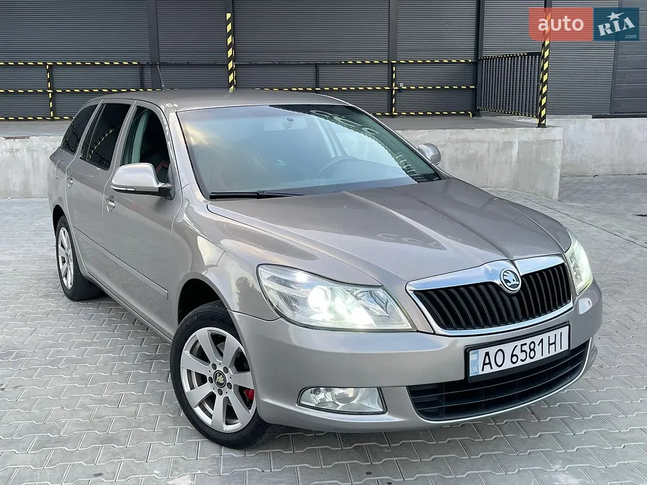 Skoda Octavia 2011 photo 2