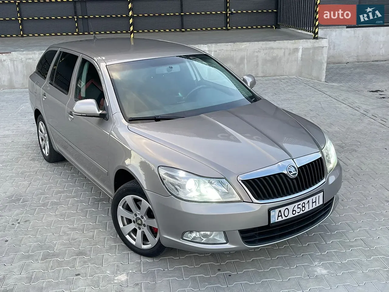 Skoda Octavia 2011 photo 3