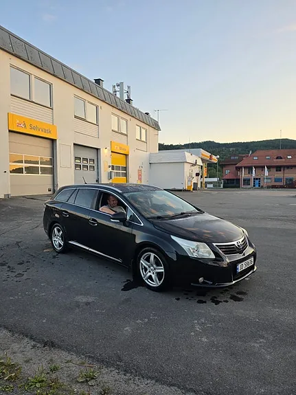 Toyota Avensis 2011 photo 2