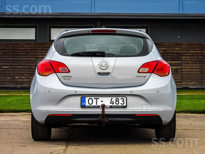Opel Astra 2012 photo 5