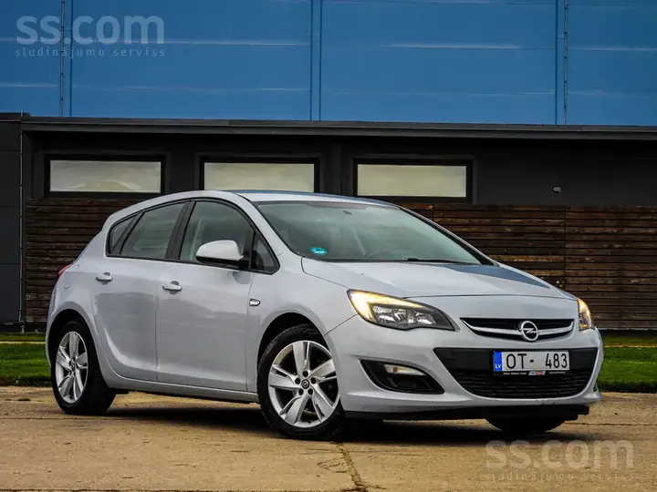Opel Astra 2012 photo 3