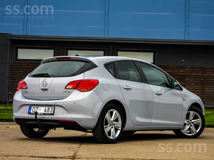 Opel Astra 2012 photo 4