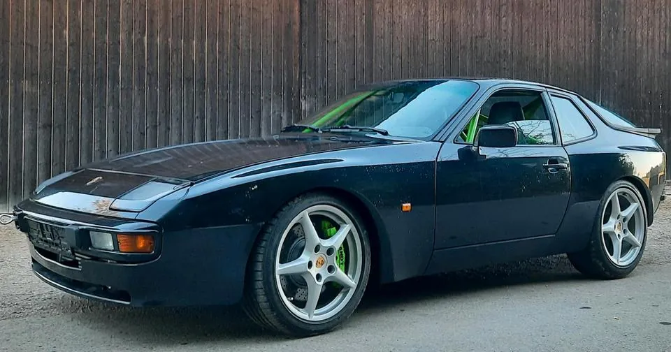 Porsche 944