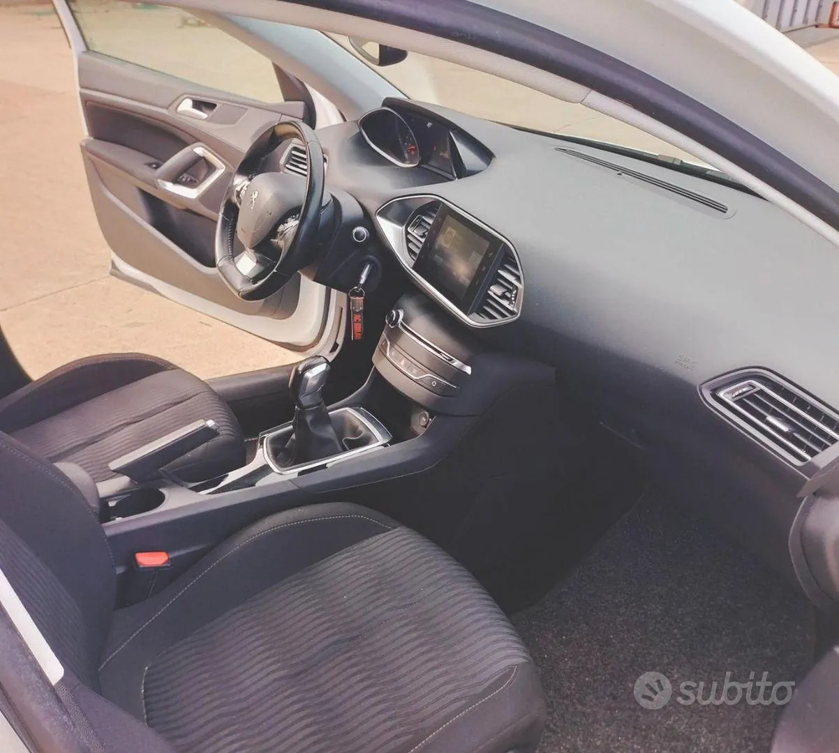 Peugeot 308 2015 photo 4