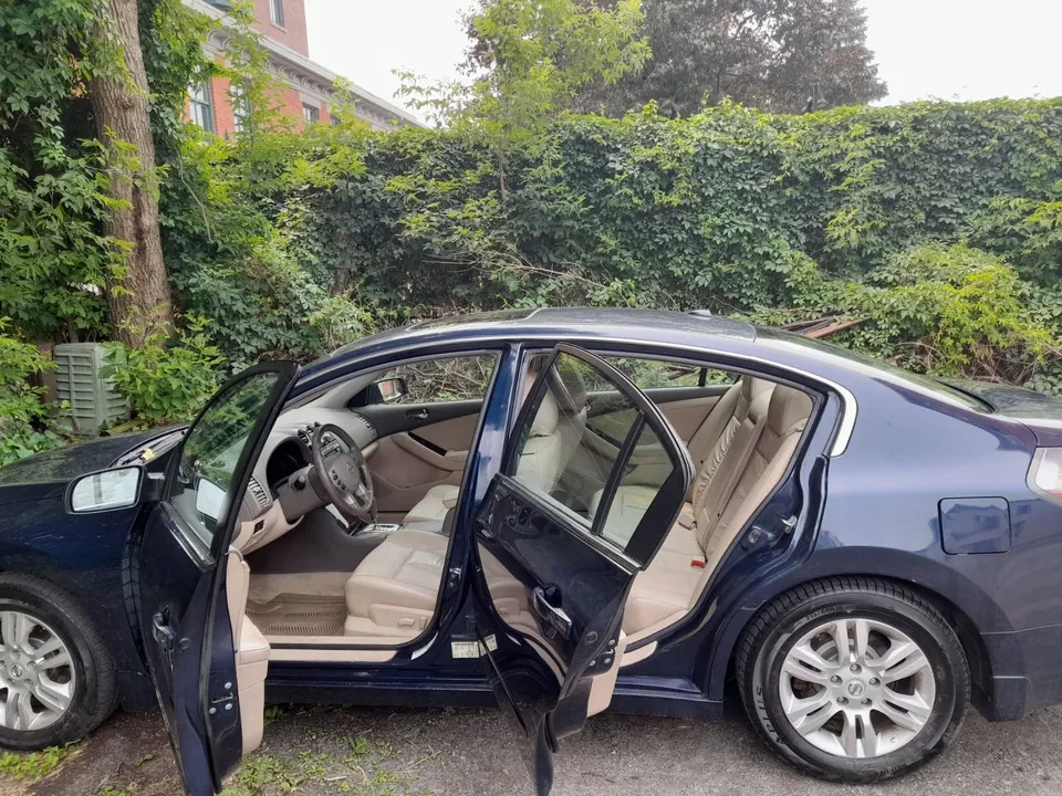 Nissan Altima 2011 photo 2