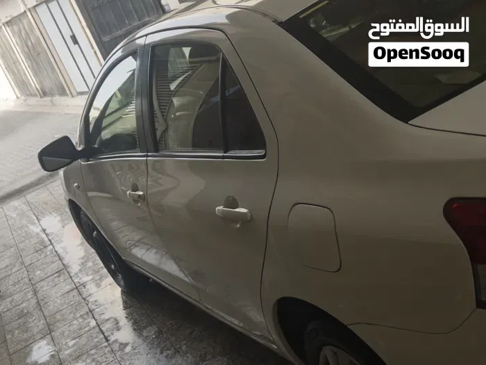 Toyota Yaris 2013 photo 2