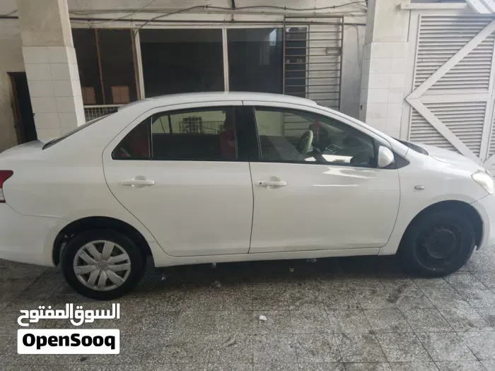 Toyota Yaris 2013 photo 4