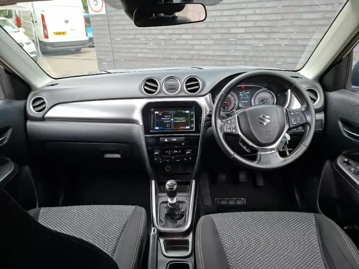 Suzuki Vitara 2023 photo 3