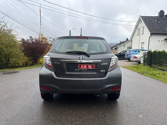 Toyota Yaris 2013 photo 5