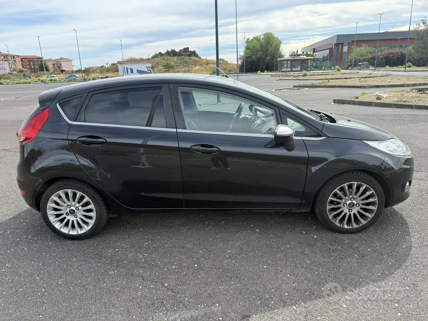 Ford Fiesta 2012 photo 2