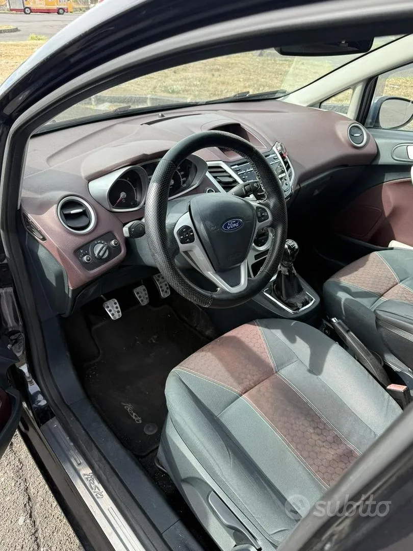 Ford Fiesta 2012 photo 4