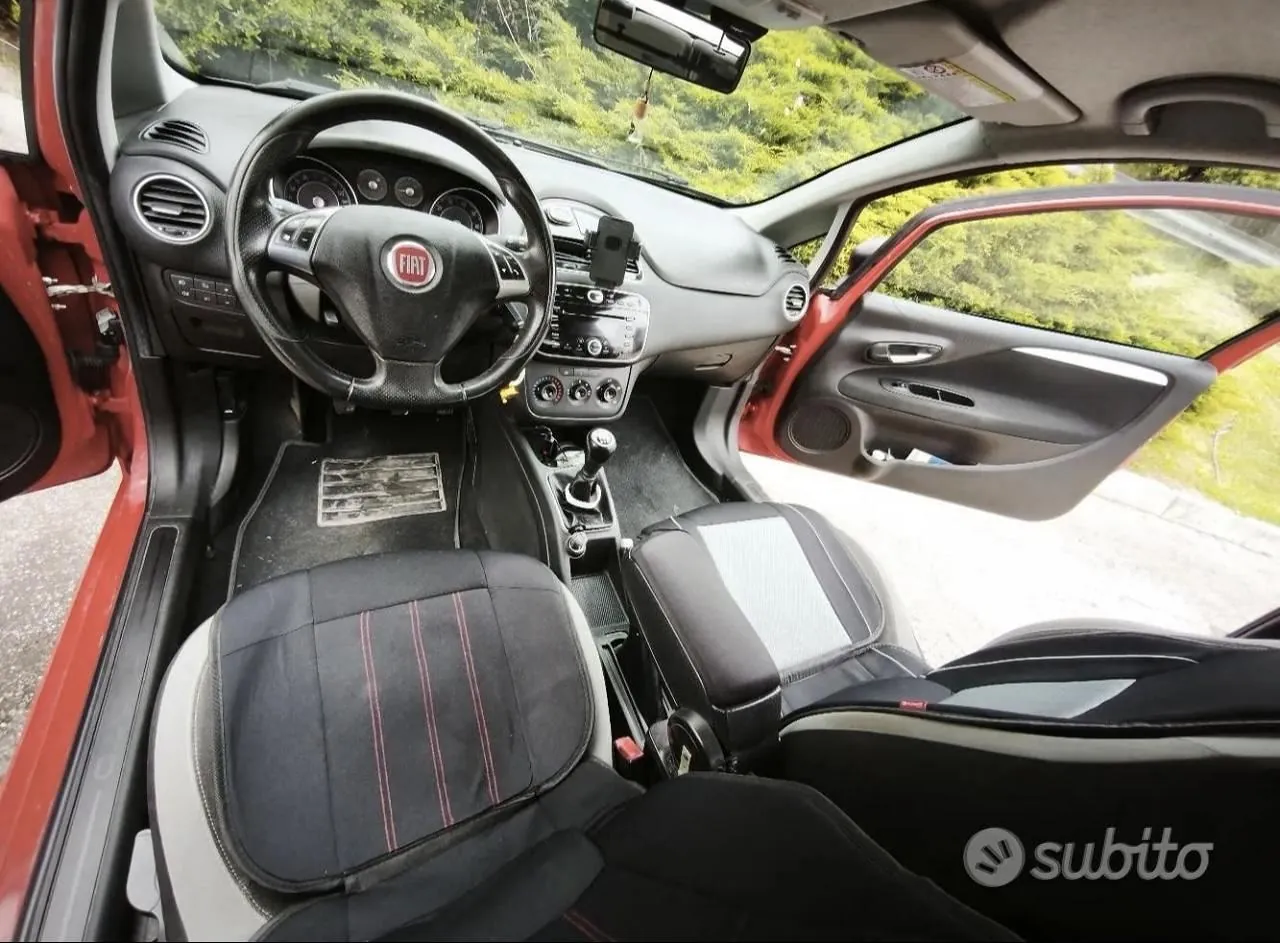 Fiat Punto 2012 photo 2