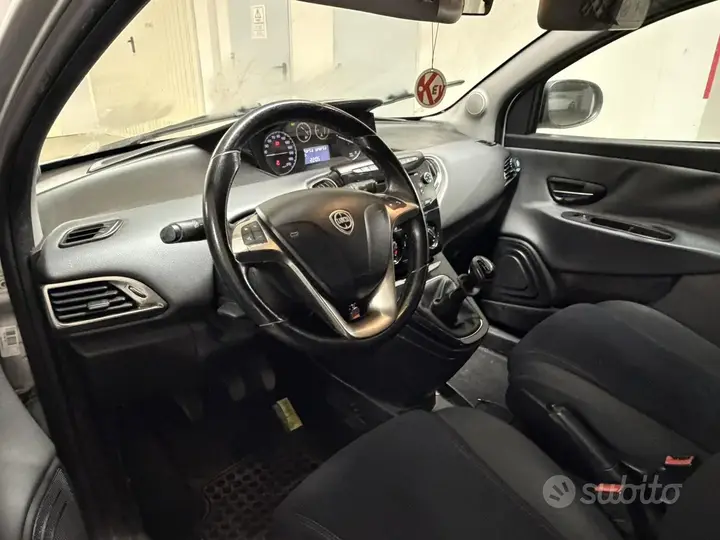 Lancia Ypsilon 2015 photo 5