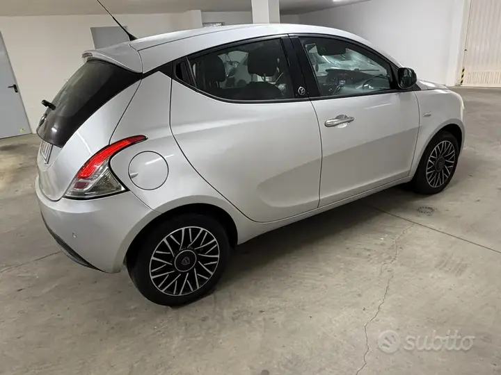 Lancia Ypsilon 2015 photo 4