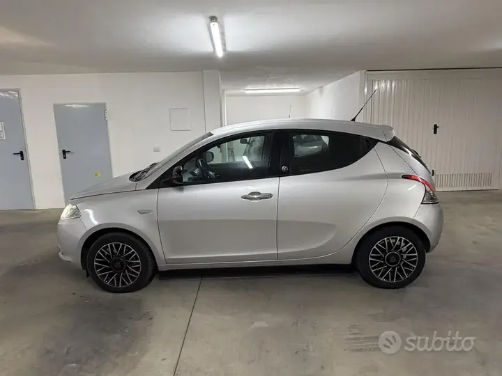 Lancia Ypsilon 2015 photo 2