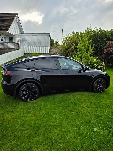 Tesla Model Y 2023 photo 4