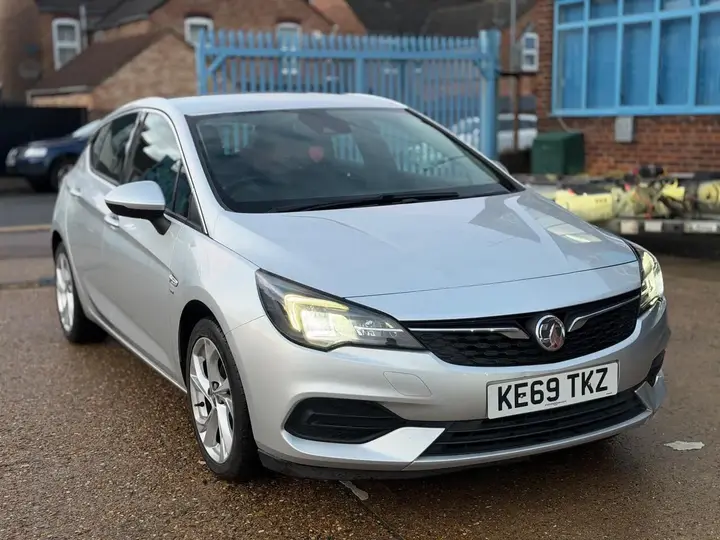 Vauxhall Astra 2020 photo 2