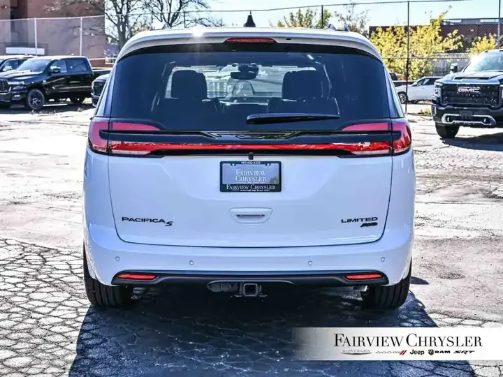 Chrysler Pacifica 2027 photo 5