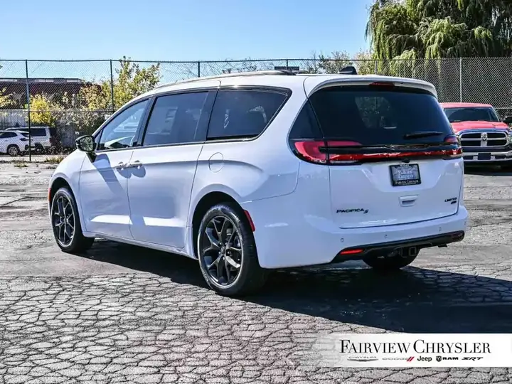 Chrysler Pacifica 2027 photo 4
