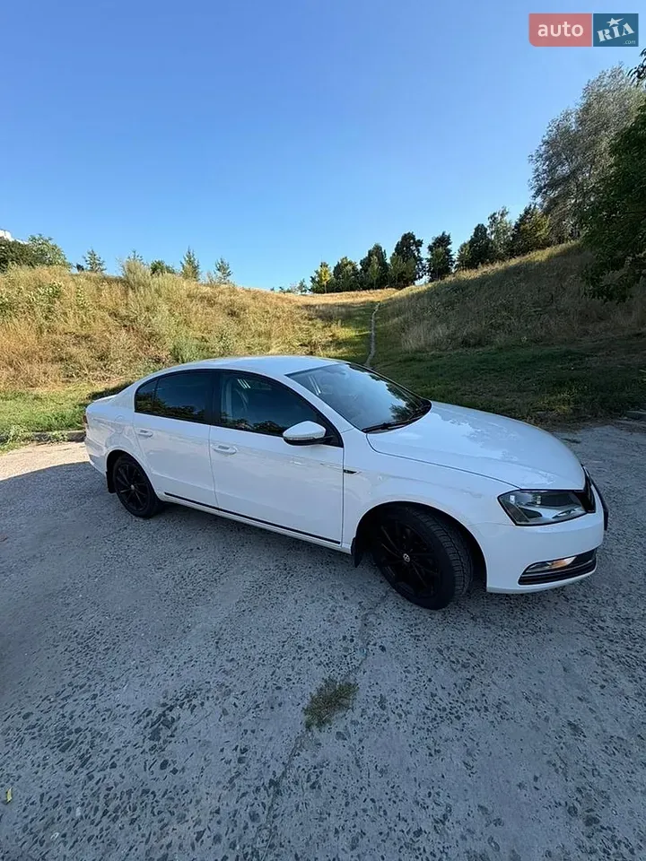Volkswagen Passat 2013 photo 2