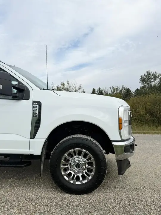 Ford F250 2024 photo 2