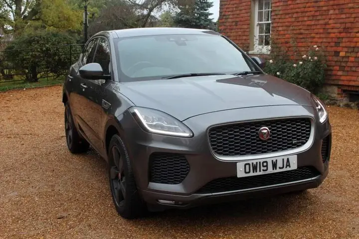 Jaguar E-Pace 2019 photo 3