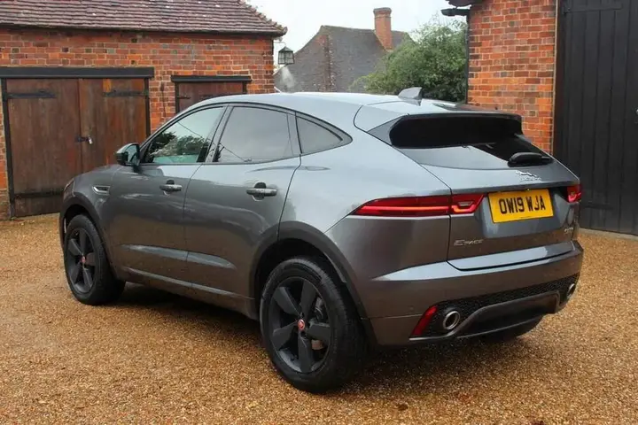 Jaguar E-Pace 2019 photo 2