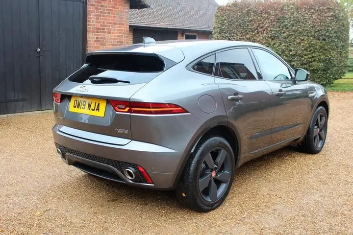 Jaguar E-Pace 2019 photo 5