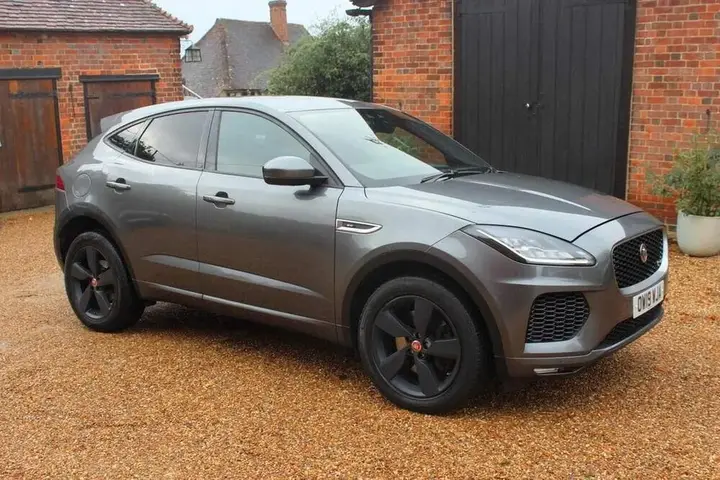 Jaguar E-Pace 2019 photo 4