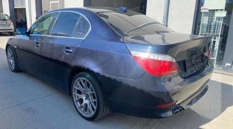 BMW 5 Series 2004 photo 2