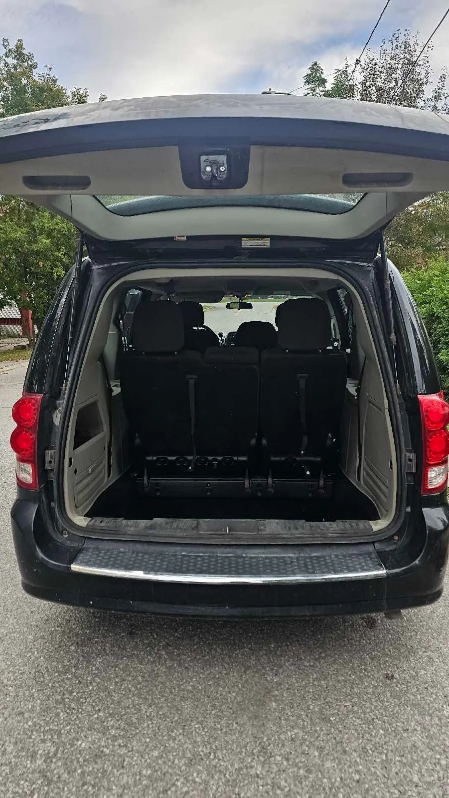 Dodge Caravan 2012 photo 2